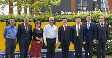 党委书记李德平率团出访英国高校