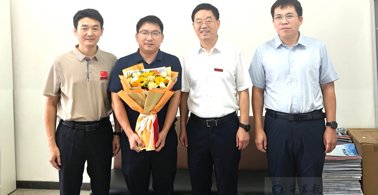 学校开展“七一”前夕走访慰问活动